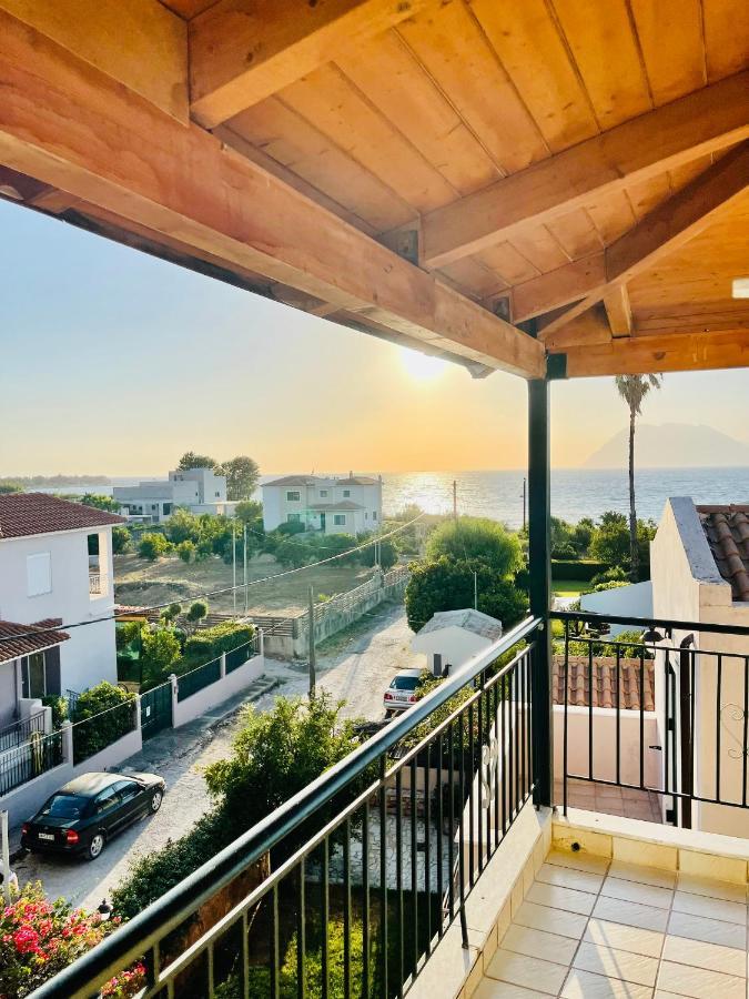 Teo'S 2 Persons Studio Deluxe Patras Exterior photo